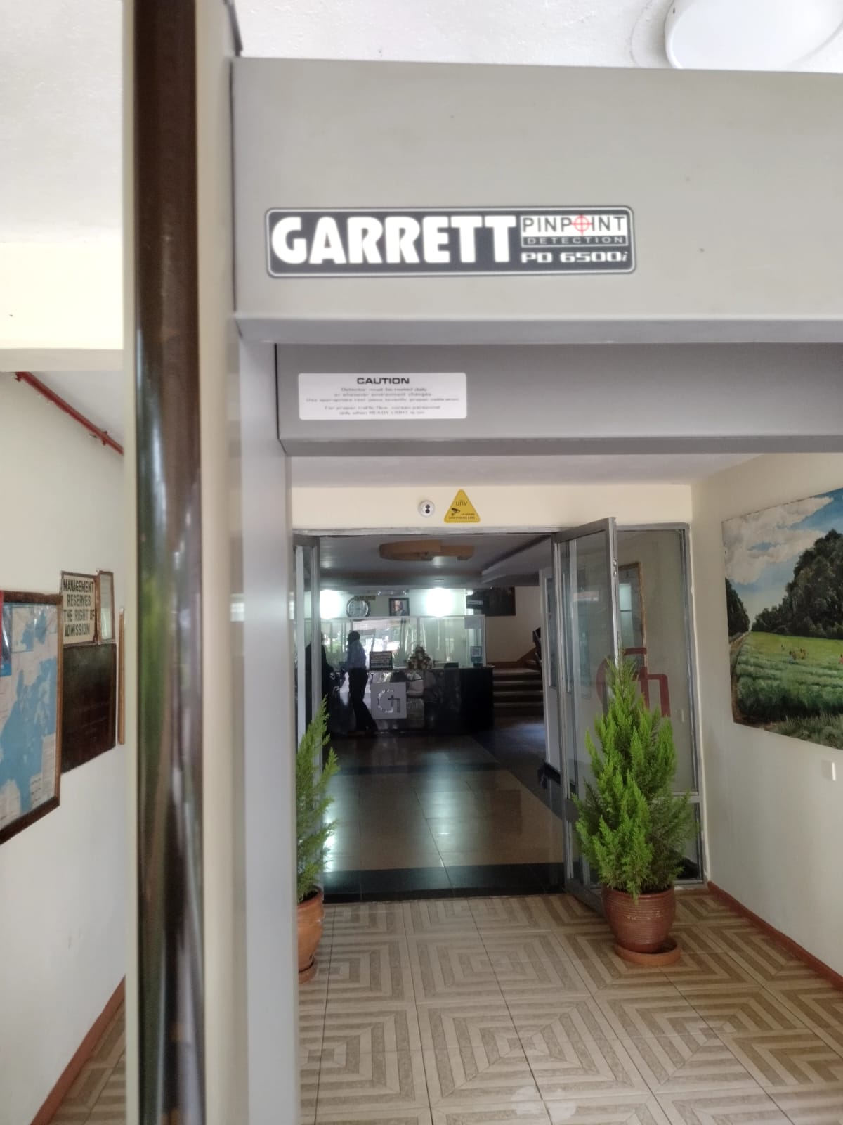 Garrett PD 6500i at facility entrance